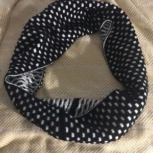 Black and white infinity scarf